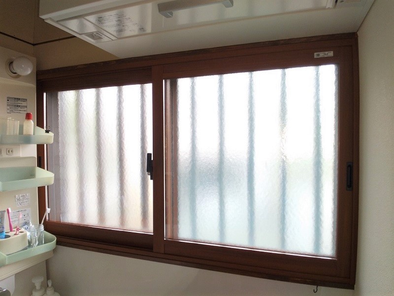 洗面脱衣室内窓の設置後の様子です。